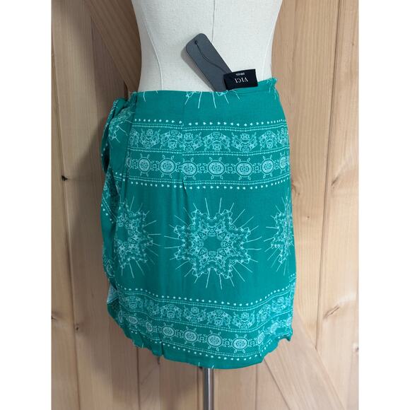 Vici | NWT Boho Kelly Green Short Wrap Skirt | Size Small - Picture 4 of 12